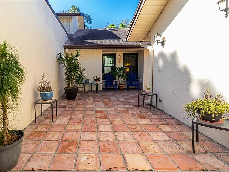 4660 La Jolla Dr — Photo 3