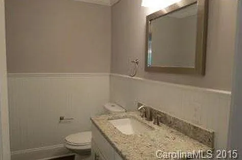 2210 Chatham Ave — Photo 7