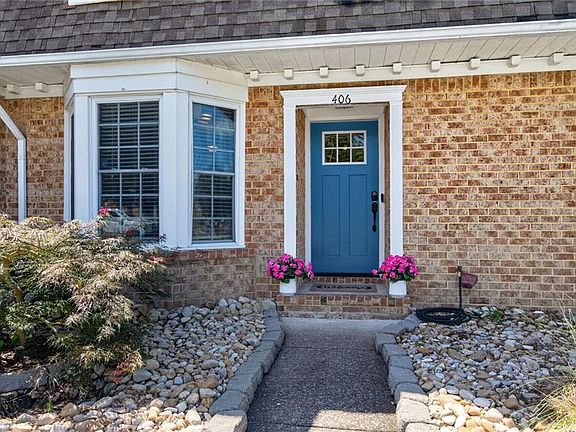 3rd image of 406 Middle Oaks Dr