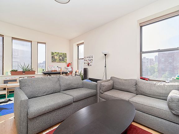 3rd image of 159 W 118th St APT 4A