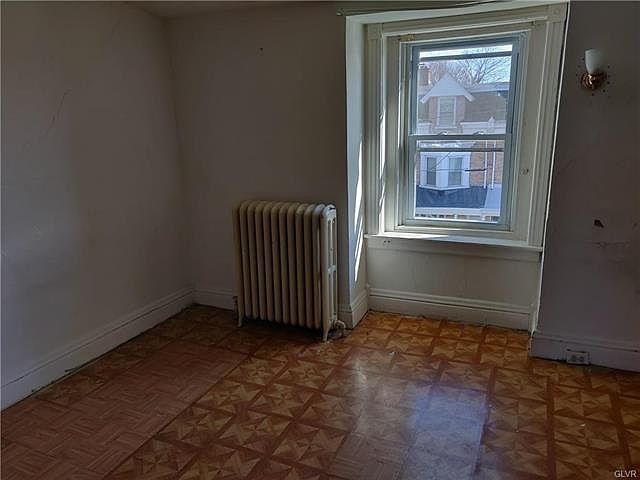 2nd image of 1422 Poplar St