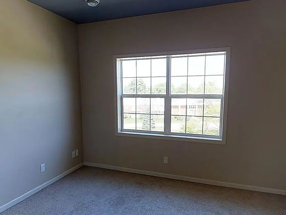4th image of 4503 Twain Cir #304-1