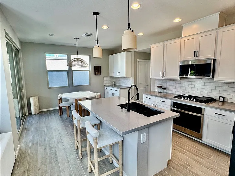 643 Solar Citrine St — Photo 5