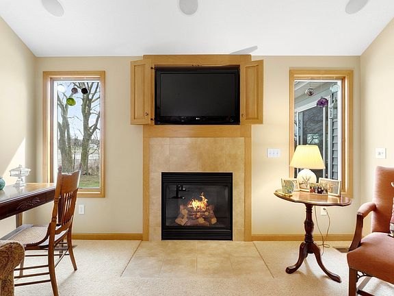 4th image of 215 Ballenshire Ln