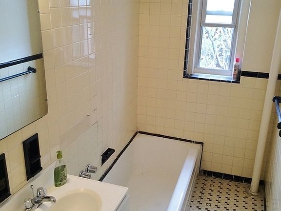5th image of 8357 118th St APT 6R