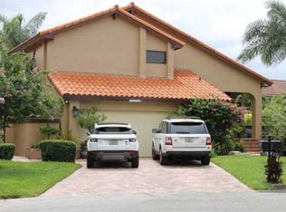 17719 NW 62nd Pl N, Hialeah, FL 33015