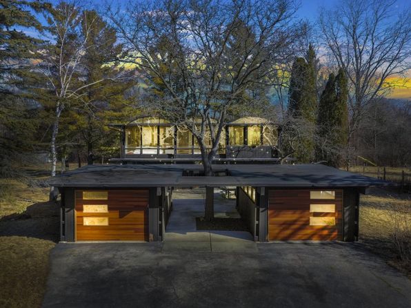 9470 North Sleepy Hollow LANE, Bayside, WI 53217