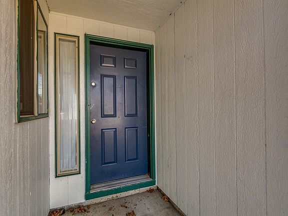 3rd image of 14215 NE 69th St