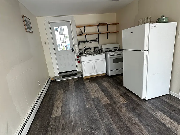 335 Academy Ave #1 — Photo 3