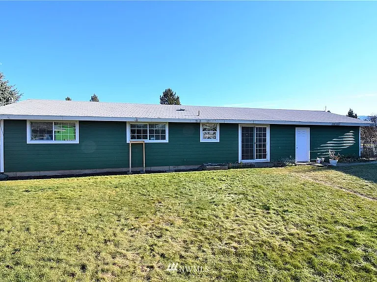 738 Ridge Pl — Photo 1