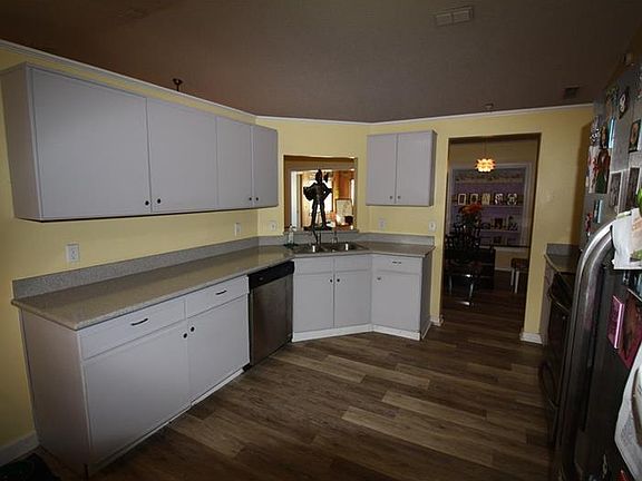 2nd image of 1077 Glenharbor Cir