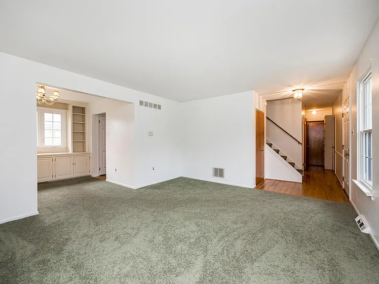123 Lambeth Ct — Photo 8