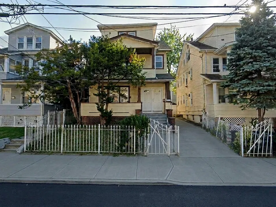 70 Cedar Ave #2