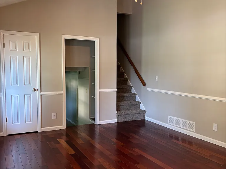 1460 Marthas Ct — Photo 4