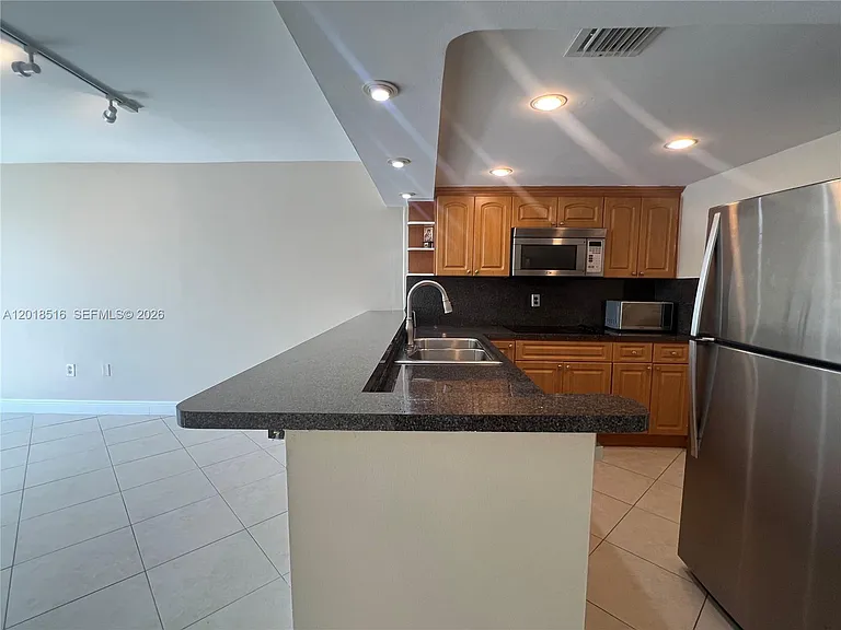 345 Ocean Dr #305 — Photo 3