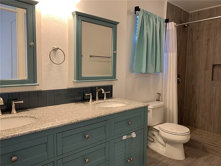 15334 Barataria Dr — Photo 11