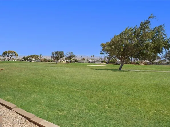 32800 Saint Andrews Dr, Thousand Palms, CA 92276