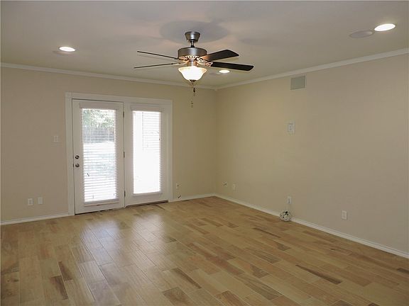 3rd image of 307 Osage Dr