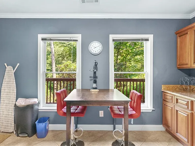 4260 Beverly Ln NE — Photo 14
