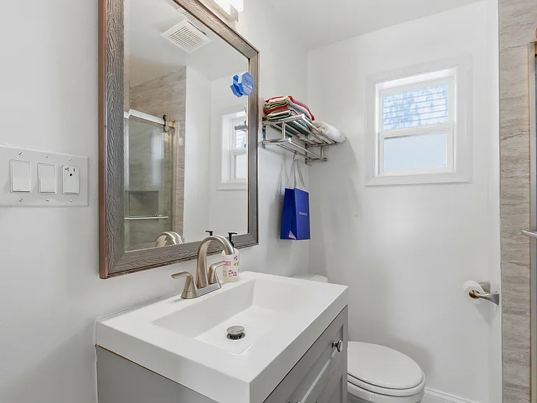 4318 Lawrence St — Photo 17