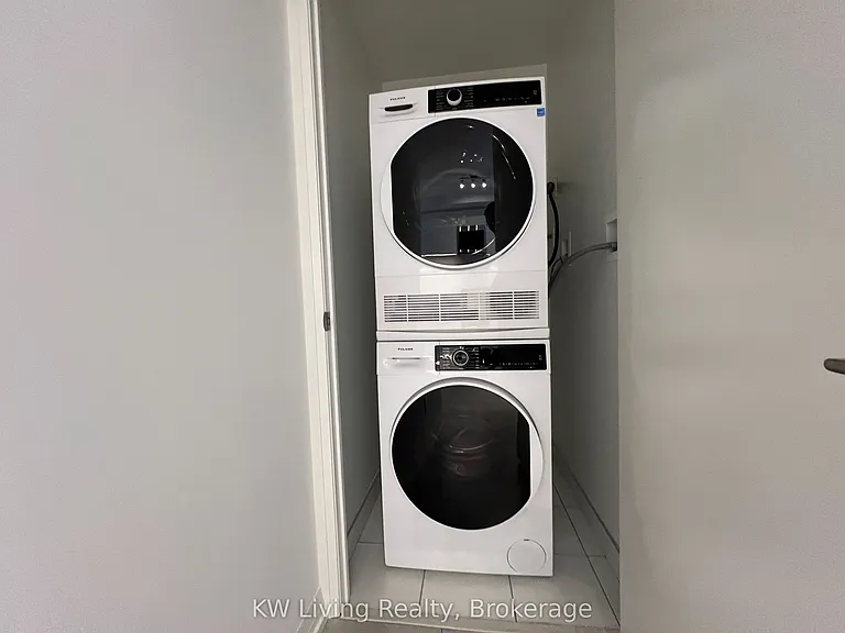 400 King St W #1123 — Photo 12