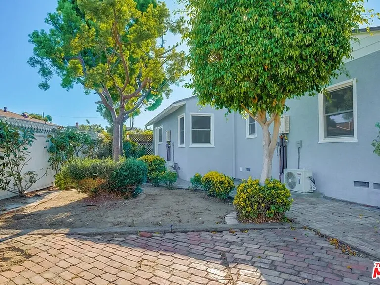 8356 Kittyhawk Ave — Photo 1