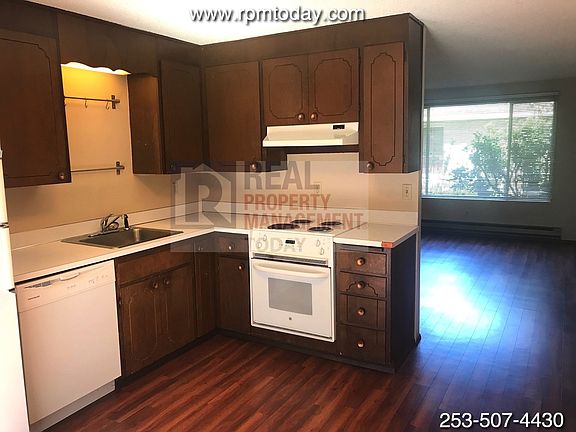 5th image of 4644 N Pearl St APT 2