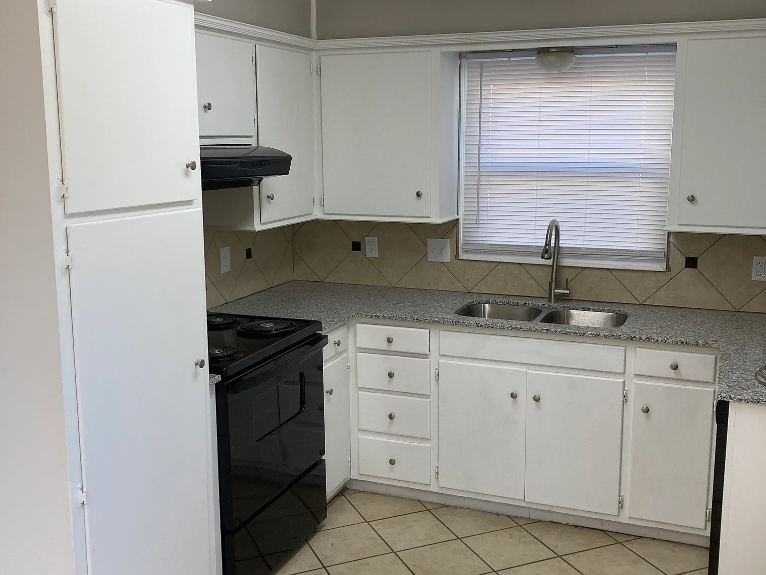 3 bed, 1180 sqft, $1,150 — Photo 4