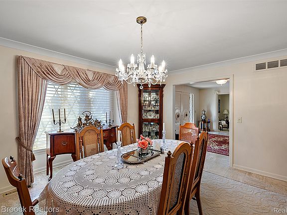 5th image of 1319 Charrington Rd