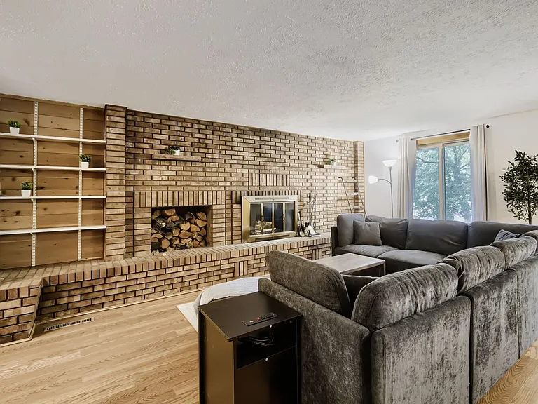 329 Chinook Ave — Photo 8