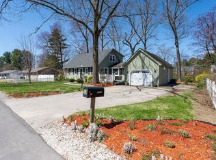 13 Cedar St, Hudson, NH 03051