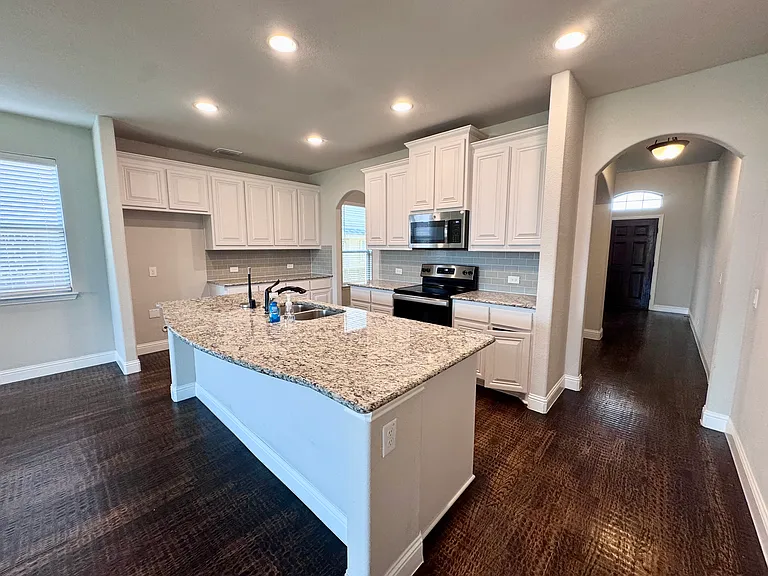 2113 Burke Dr — Photo 6