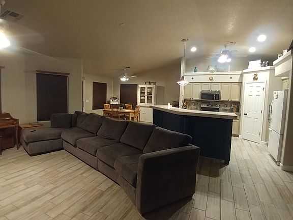 4th image of 4028 Columbia Dr