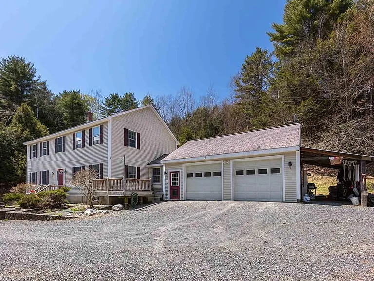 1350 Barker Rd — Photo 2