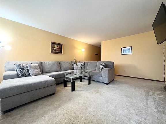 3rd image of 7815 Douglas Ave APT 101