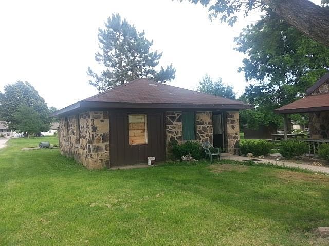 2nd image of 624 S White Oak Rd