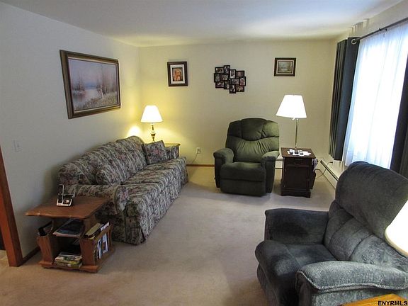 4th image of 16 Manchester Dr