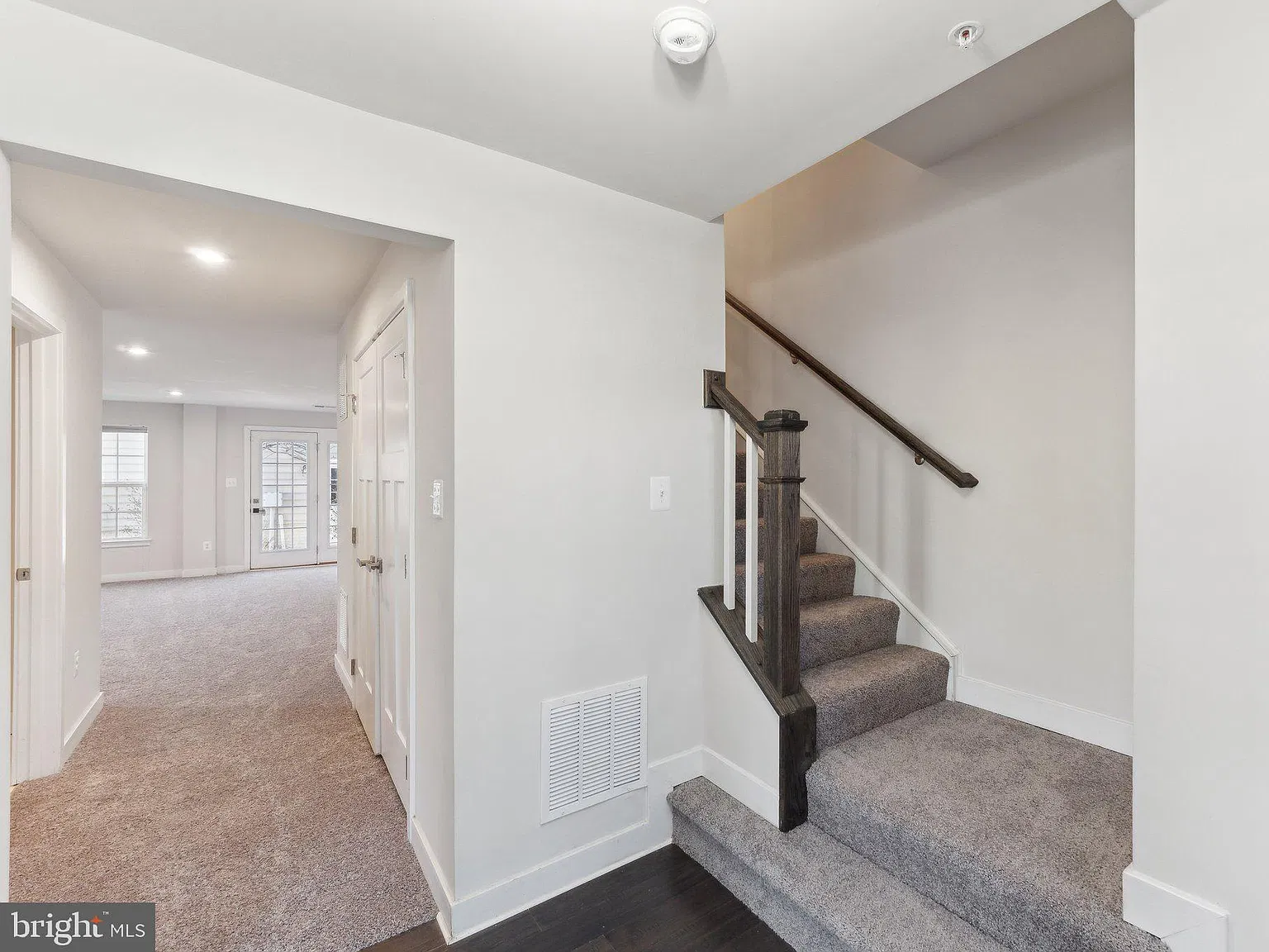 4 bed, 2.5 bath, 2779 sqft, $3,250 — Photo 2