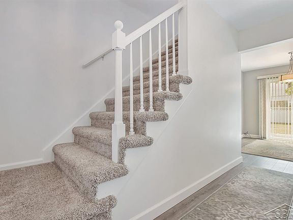 3rd image of 5073 Summit Dr