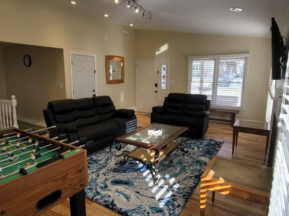 116 Walton St, Barrington, IL 60010