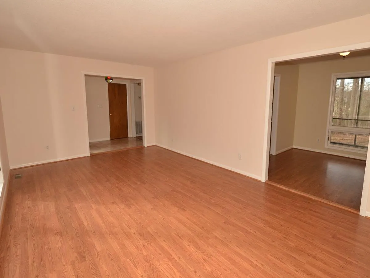 3 bed, 2.5 bath, 2240 sqft, $1,850 — Photo 3