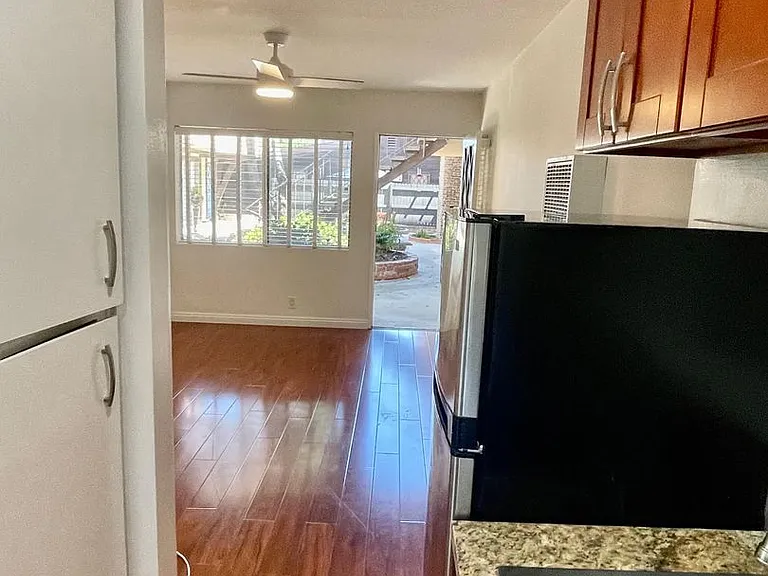 11511 Rochester Ave — Photo 4
