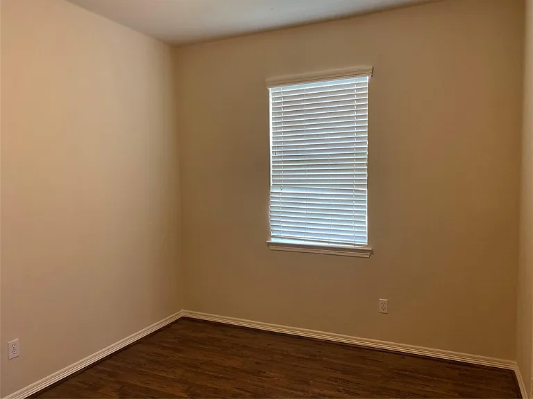 2912 Ashbrook Ln — Photo 10