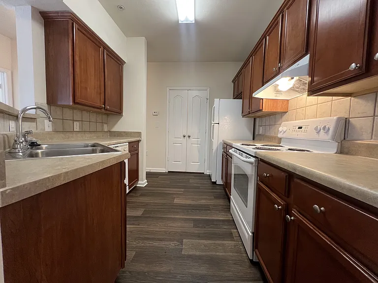 Wesley Kensington Apartments at Stonecrest — Photo 210