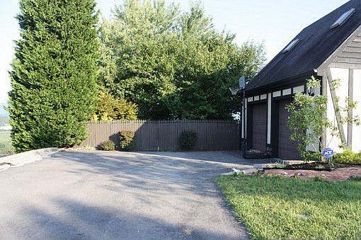 2nd image of 605 Fincastle Estates Cir