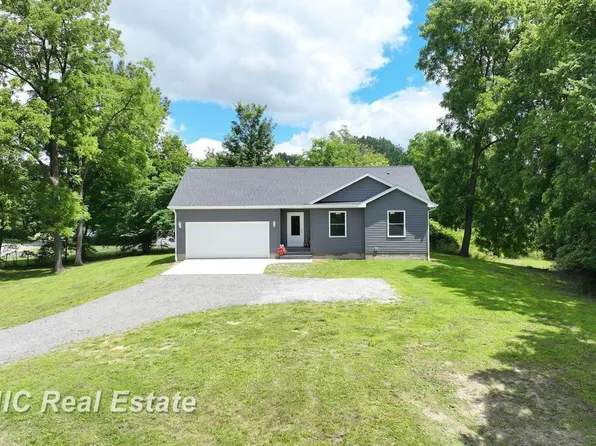 211 Lincoln St, Vassar, MI 48768