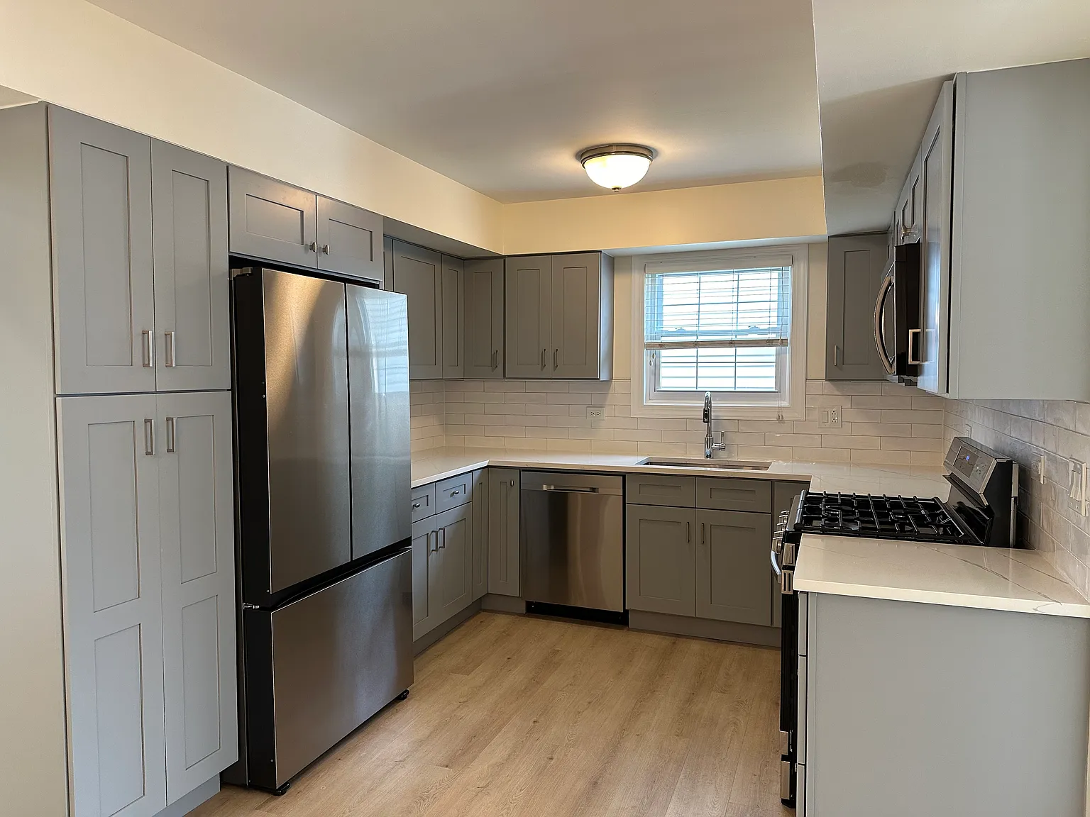3 bed, 1.5 bath, 1602 sqft, $3,575 — Photo 2