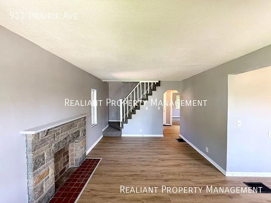 Building Photo - 911 Prairie Ave