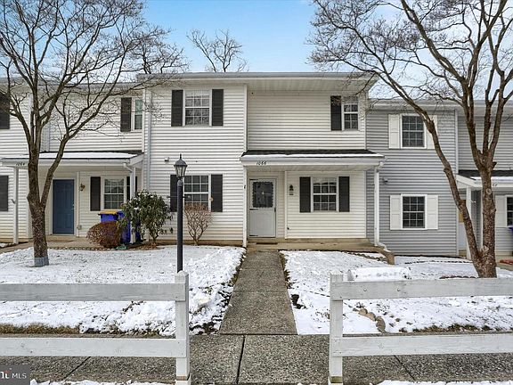 2nd image of 1066 W Foxcroft Dr