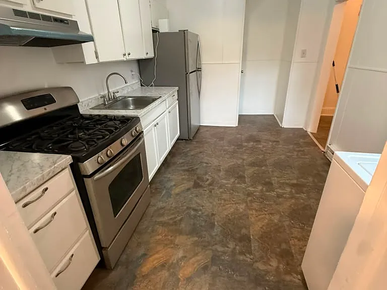 2402 Carter St — Photo 2